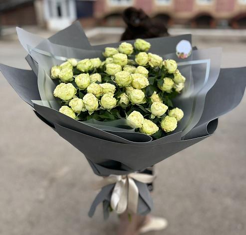 Букет Белые кустовые розы Солинеро в Бабяково