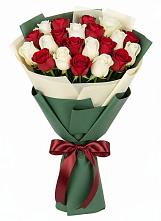 Букет Микс из красных и белых роз в Бабяково
