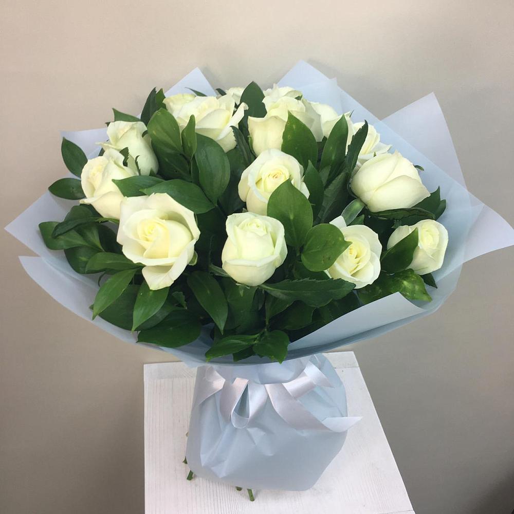 Букет 15 Белых роз Проуд в Бабяково
