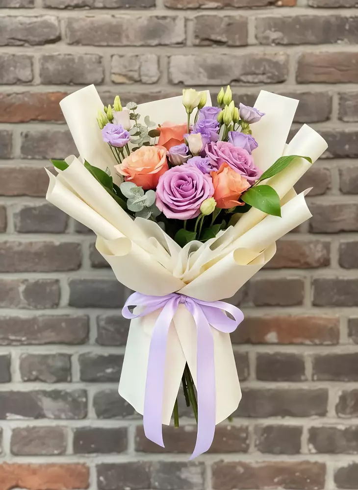 Букет цветов из: Лизиантусы и Розы в Бабяково