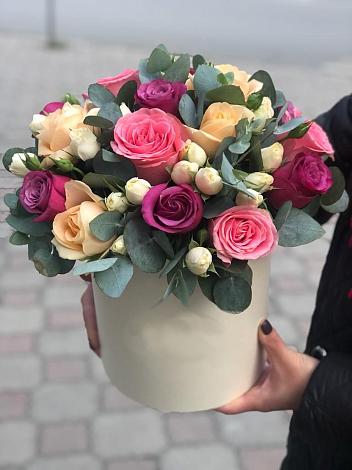 Цветочная композиция из Розы в шляпной коробке в Бабяково