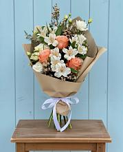 Букет цветов из:  Альстромерии, Лизиантусы, Розы и Хризантемы в Бабяково