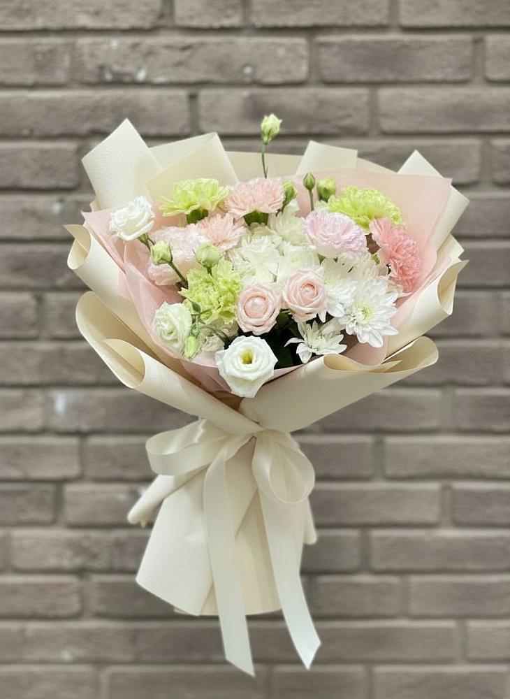 Букет цветов из: Гвоздики, Розы, Лизиантусы и Хризантемы в Бабяково