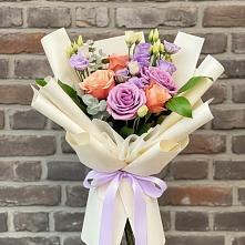 Букет цветов из:  Лизиантусы и Розы в Бабяково