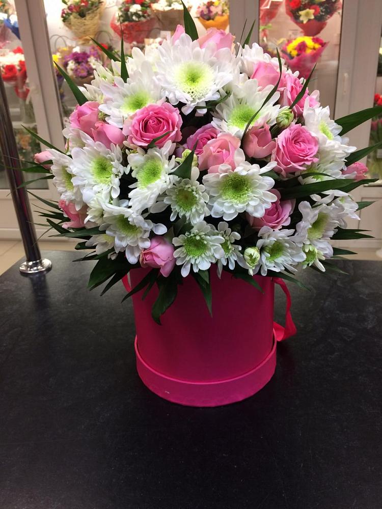 Цветочная композиция из Розы и Хризантемы в шляпной коробке в Бабяково